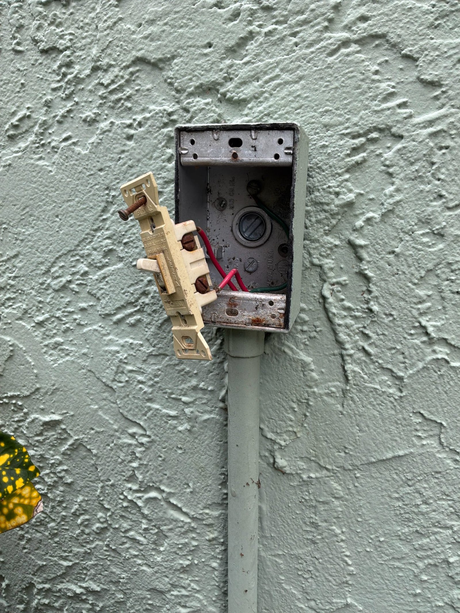Pro GFCI Outlet Makes This Orlando Pool Safer