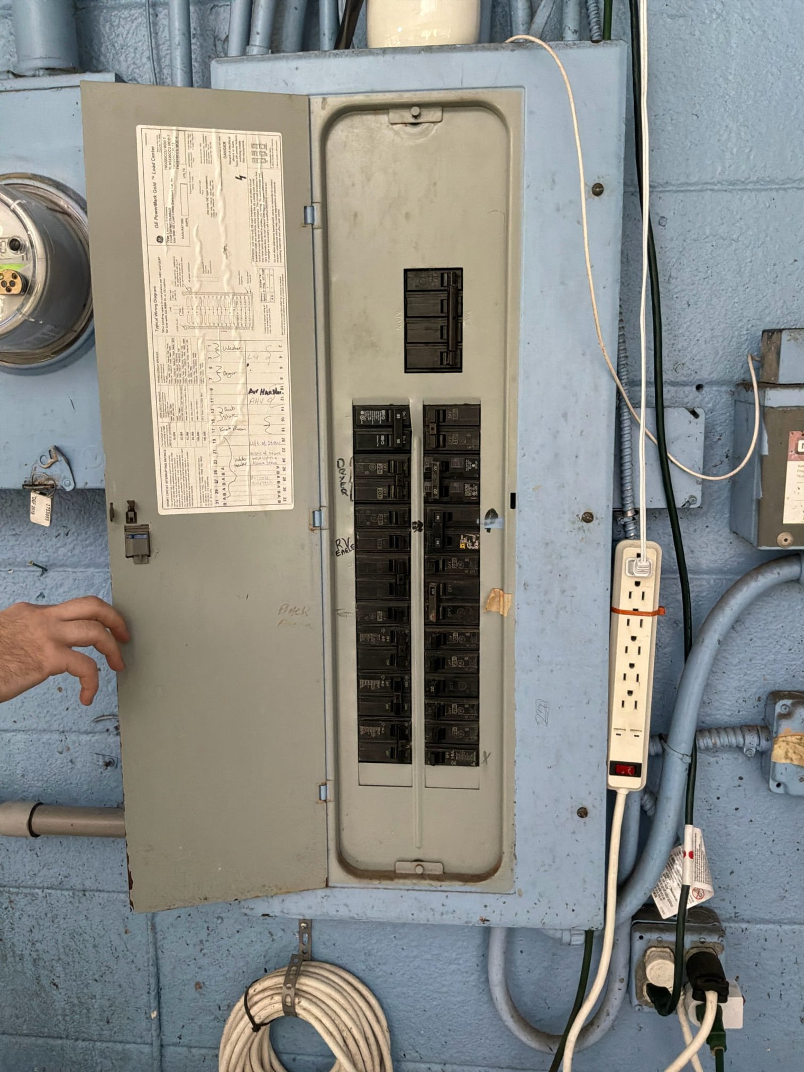Hidden Gaps Found in a Full Orlando Electrical Inspection